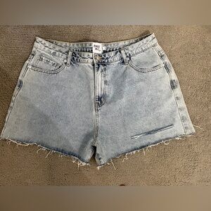 Princess polly size 12 light wash jean shorts